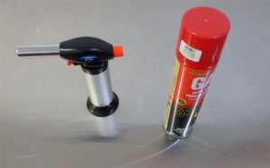 Cómo recargar un mini soplete de gas butano